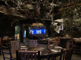 Rainforest Cafe inside