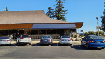 Yosemite Falls Cafe outside