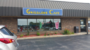 Griddlers Cafe outside