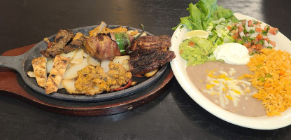 Pura Vida Mexican And Grill food