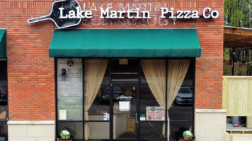 Lake Martin Pizza Co. outside
