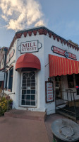 Mill Street Eats outside