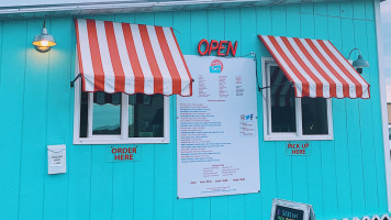 Sno Ballz Shaved Ice outside