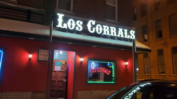 Los Corrals inside