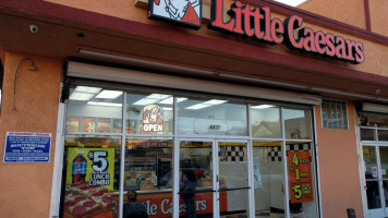 Little Caesars Pizza food