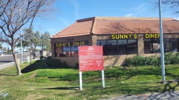 Sunny's Diner outside