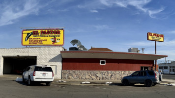 El Pastor outside