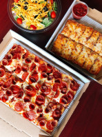 Jet's Pizza food