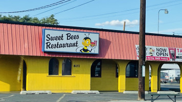 Sweet Bees outside