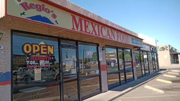 Regio's Mexican Food food