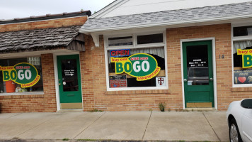 Bogo Sandwiches outside