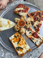 Sal's Pizza Factory food