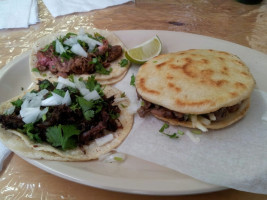 Pupuseria Y Taqueria Sin Fronteras food