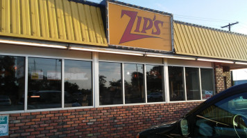 Zip's Drive-in outside