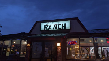 Kennewick Burger Ranch outside
