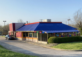 Alfonso's Taco Shop outside