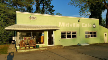 Midville outside