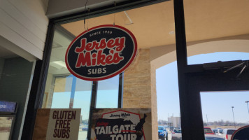 Jersey Mike's outside