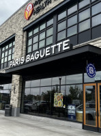 Paris Baguette outside