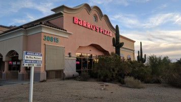 Barro's Pizza outside
