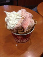 Cold Stone Creamery inside