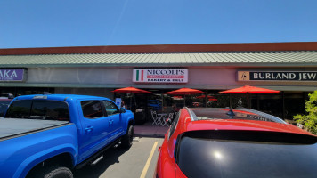 Niccoli's Italian Grocery-deli outside