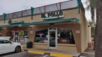 El Pollo Supremo outside