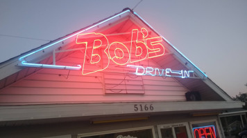 Bob's Drive In outside