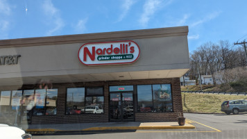 Nardelli's Grinder Shoppe outside
