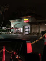 In-n-out Burger outside