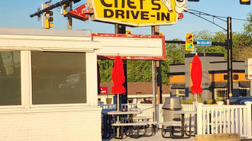Chef's Drive-in outside