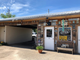 Cherry Street Bar-b-q Restaurant outside