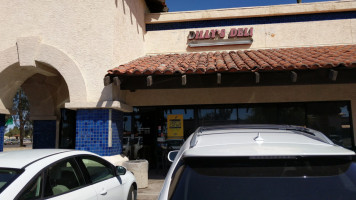 Dilly's Deli outside