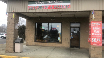 Three Brothers Italian Pizzeria food