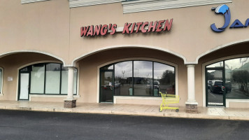 Wang's Kitchen outside