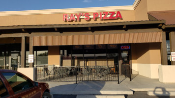Ray's Pizza outside