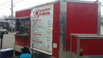 Longshot Lobsta Food Truck outside