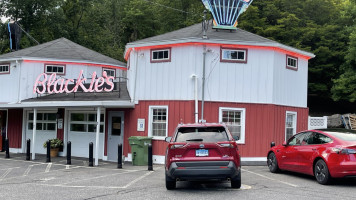 Blackie's Hot Dog Stand outside