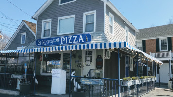 Rowayton Pizza outside