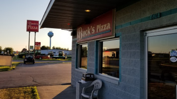 Gina's Pizzeria outside