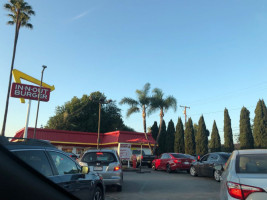 In-n-out Burger outside