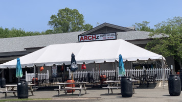 Arch Ii Sports Grill outside
