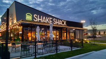 Shake Shack Christiana inside