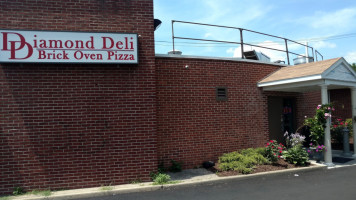 Diamond's Deli (d D) Brick Oven Pizza outside