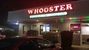 Whooster Pizza outside