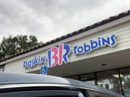 Baskin-robbins outside