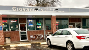 Giovanni's Pizza Restaurant Bar Lounge outside