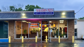Marathon Pizza outside