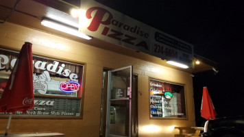 Paradise Pizza outside