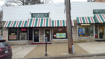 Gordy's Burger House food